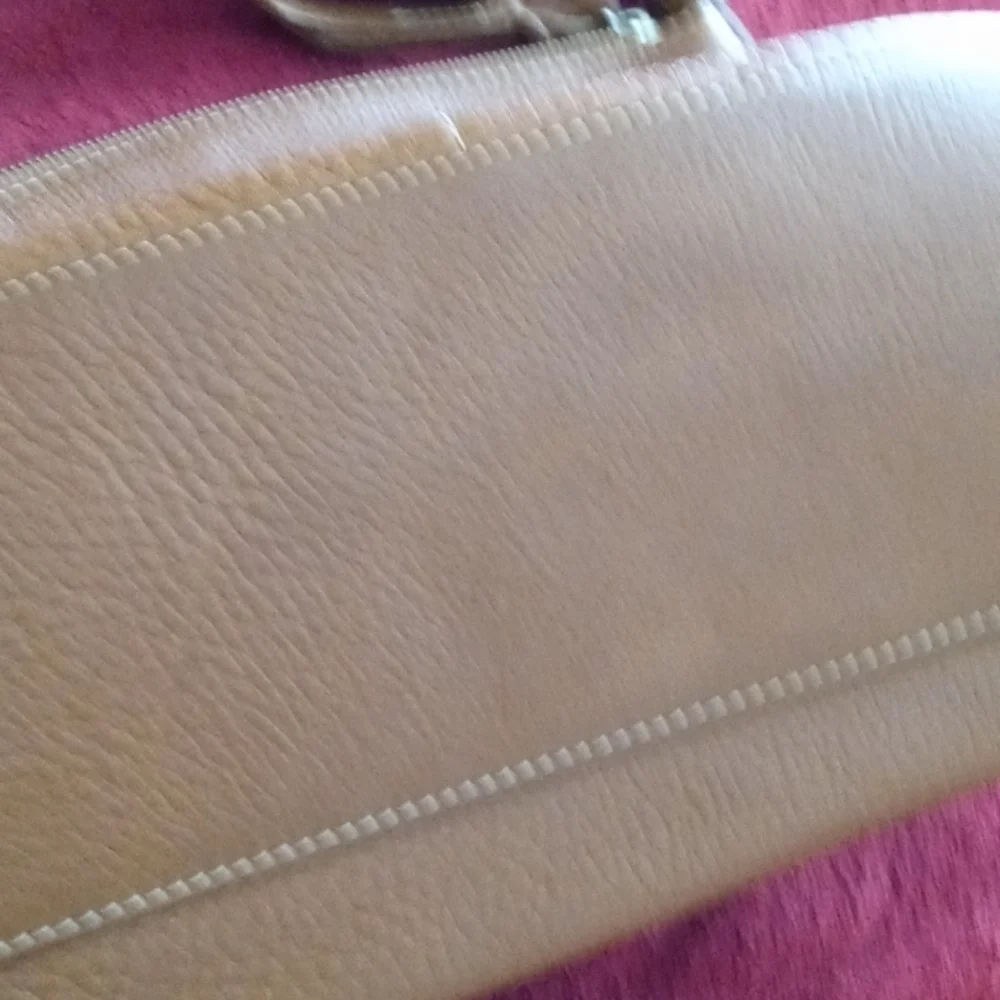 Dooney bourke purse genuine leather